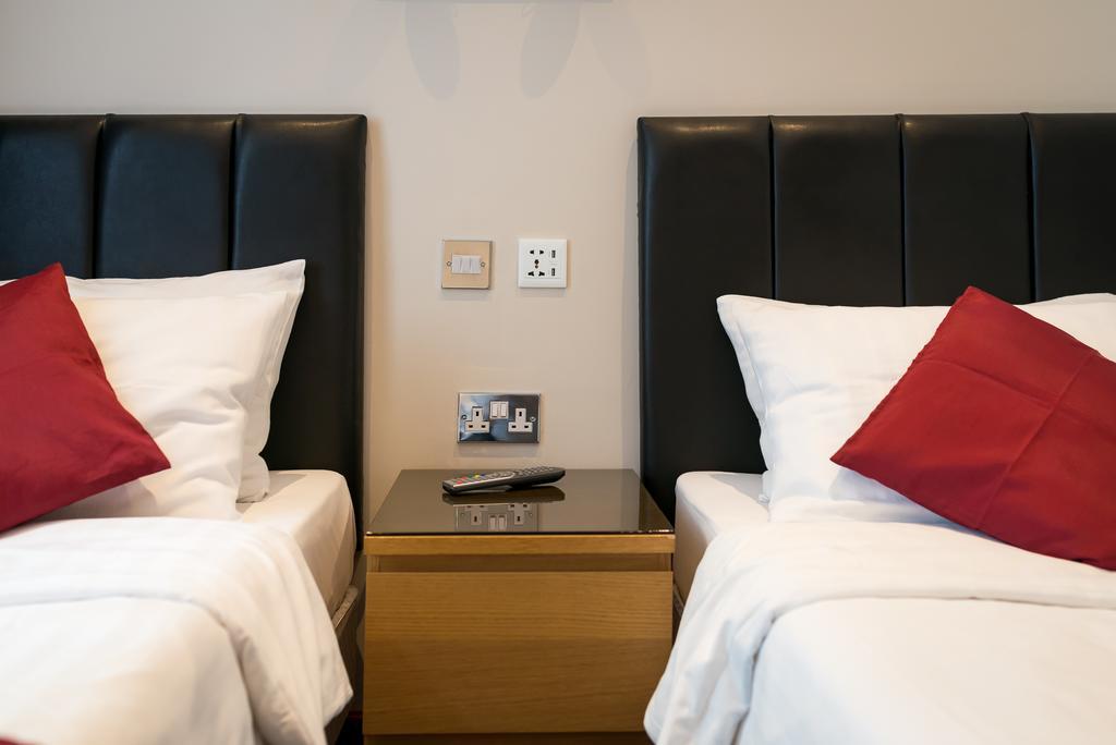 Adria Hotel Лондон Екстериор снимка