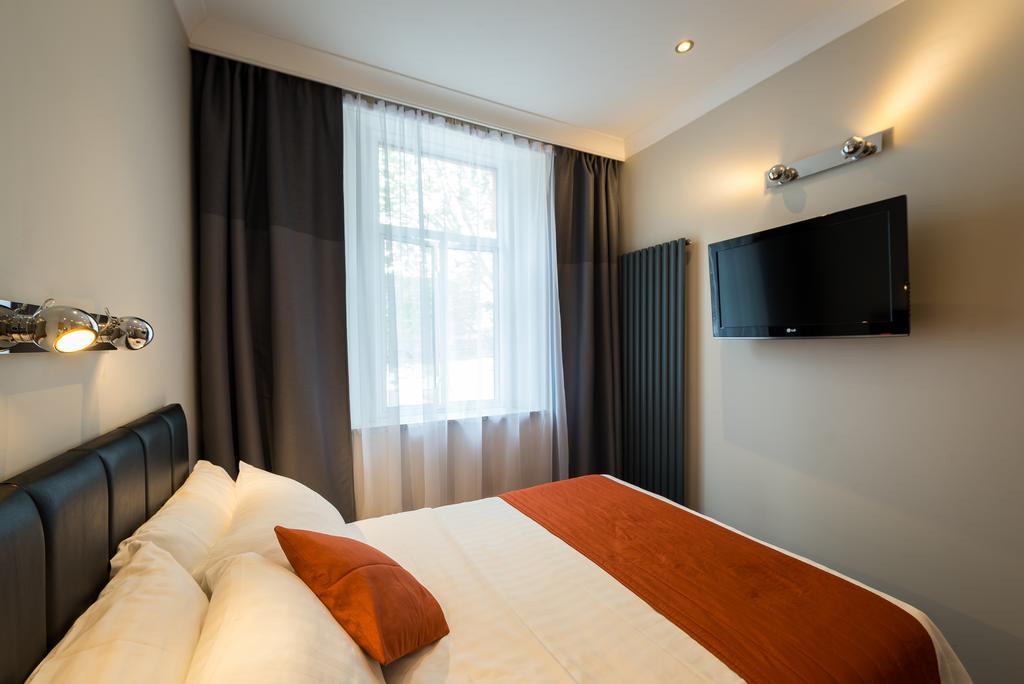 Adria Hotel Лондон Екстериор снимка