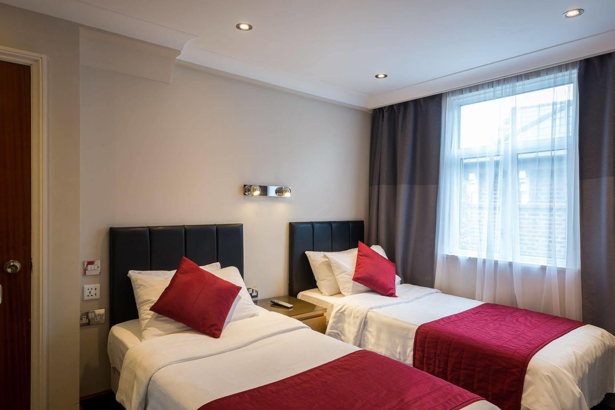 Adria Hotel Лондон Екстериор снимка