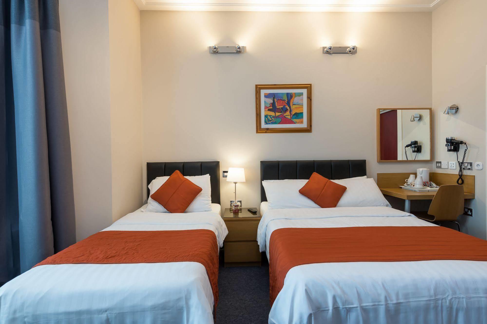 Adria Hotel Лондон Екстериор снимка