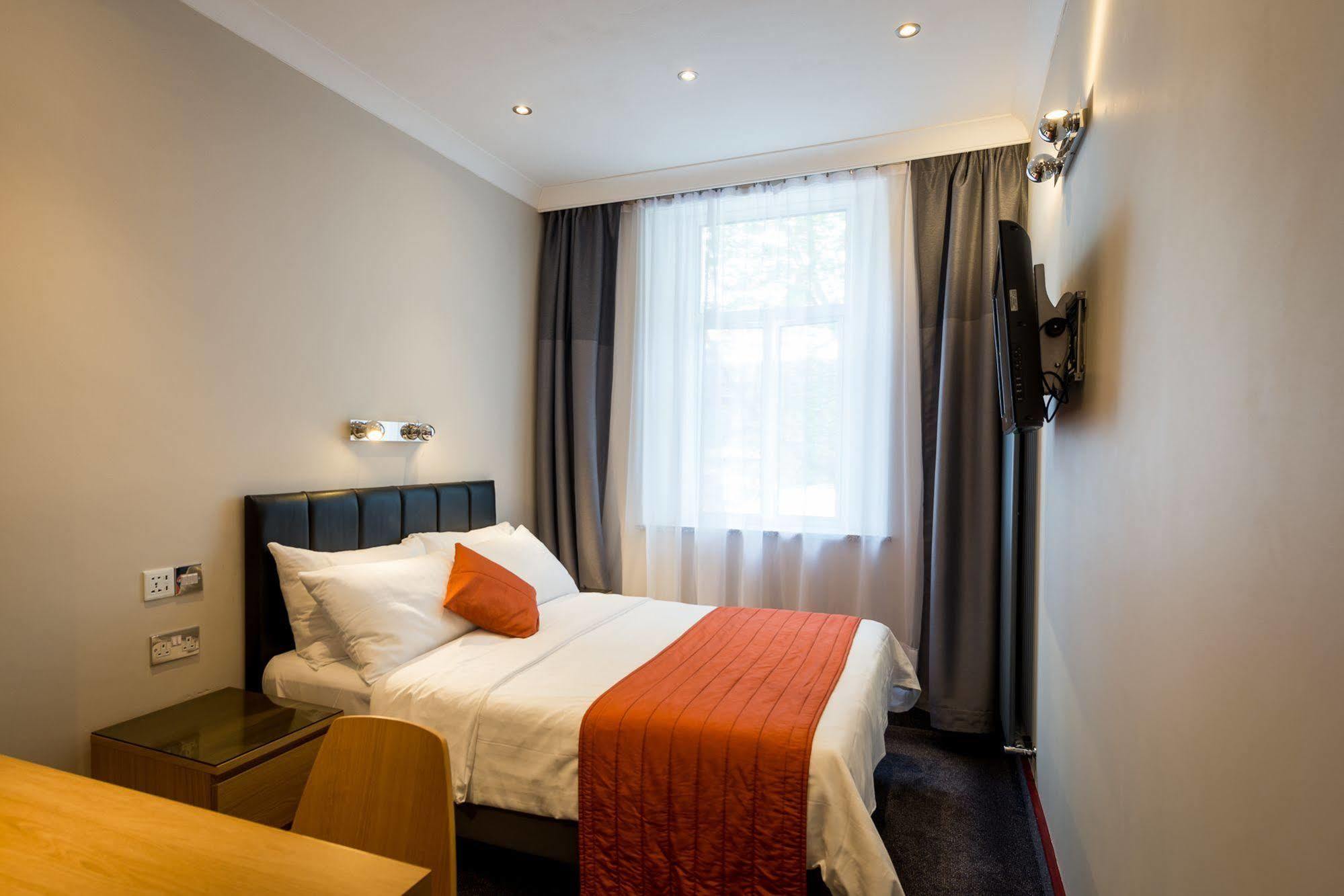 Adria Hotel Лондон Екстериор снимка