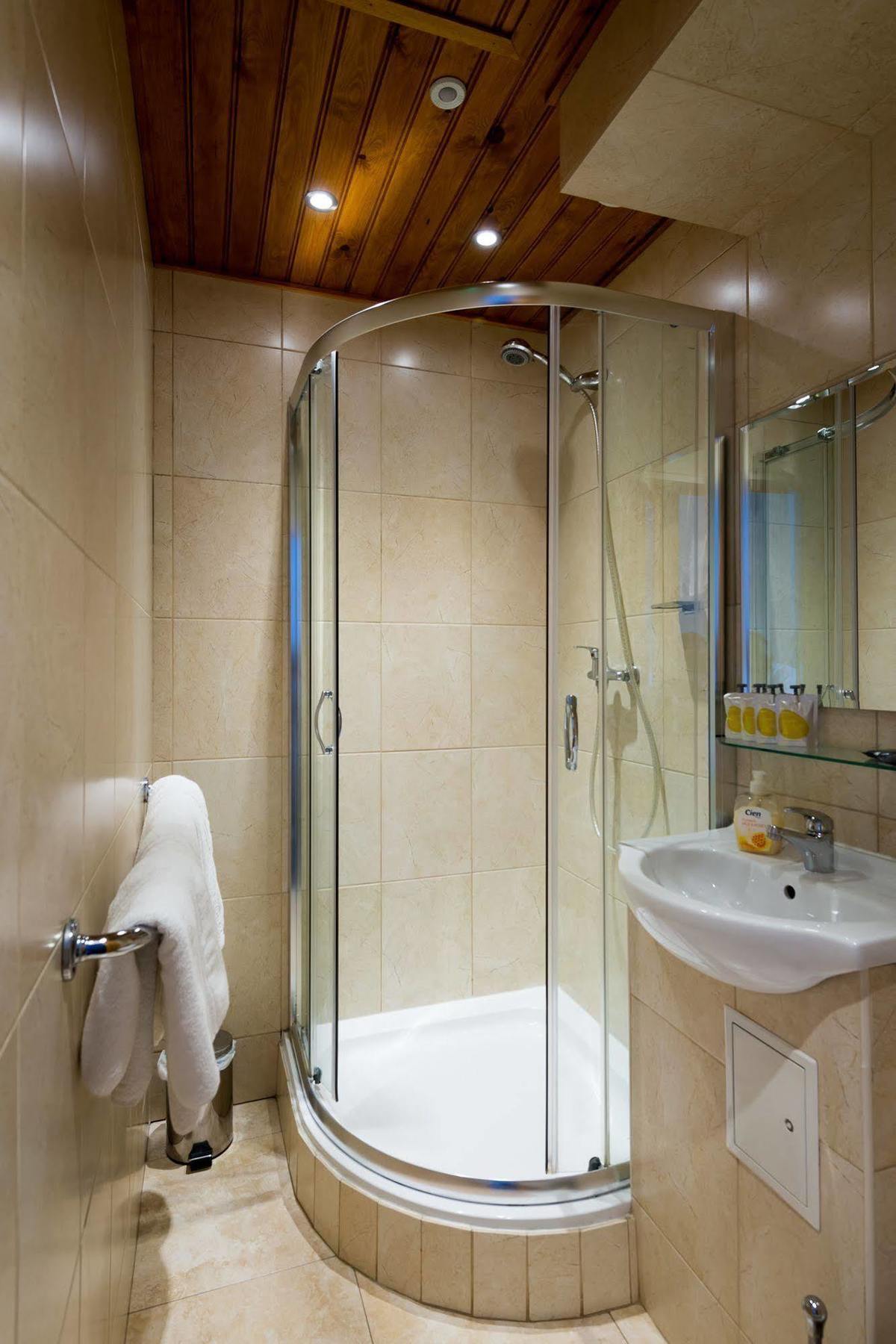 Adria Hotel Лондон Екстериор снимка