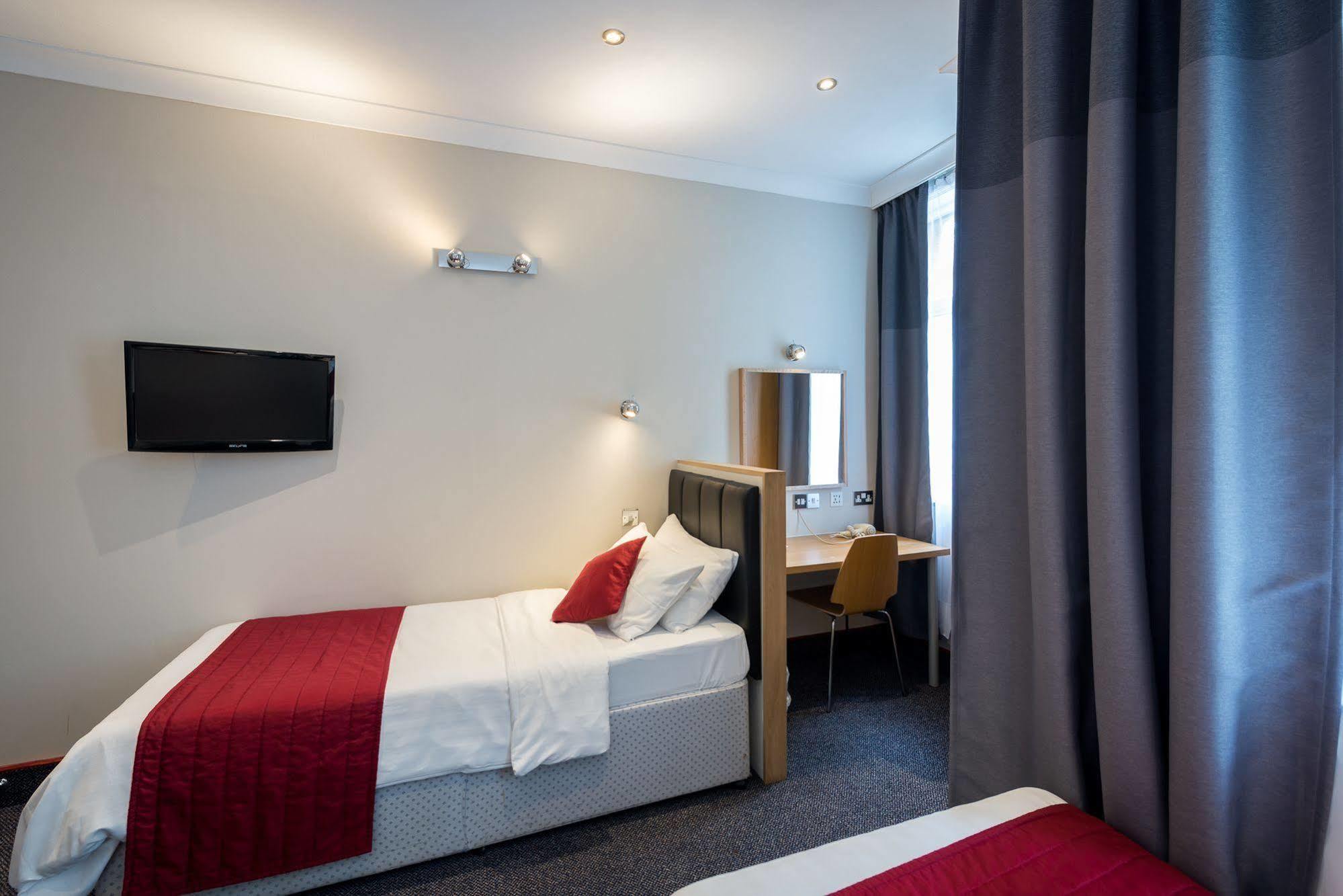 Adria Hotel Лондон Екстериор снимка